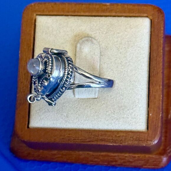 Round Moonstone Gemstone Poison Locket Box Heart Ring Sterling Silver Sz 8 New - Picture 3 of 7
